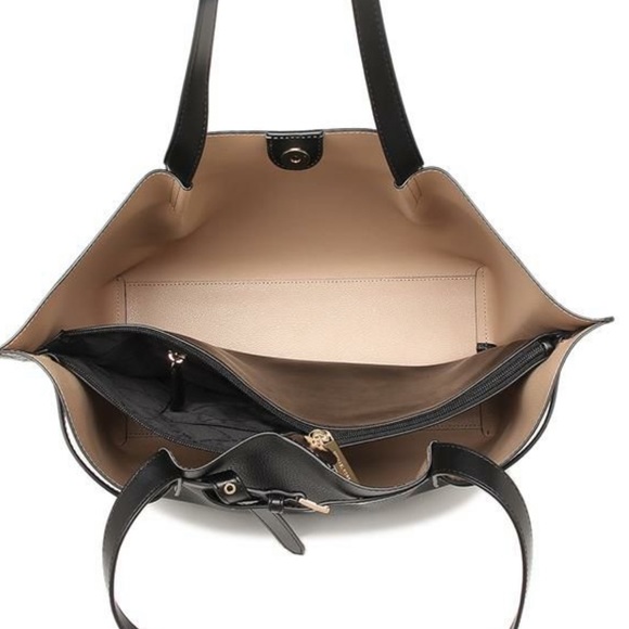 MICHAEL KORS
Emilia Large Pebbled Leather Tote Bag Black color - Picture 4 of 10